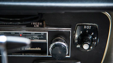 Jaguar XJ12 S1 Vanden Plas radio