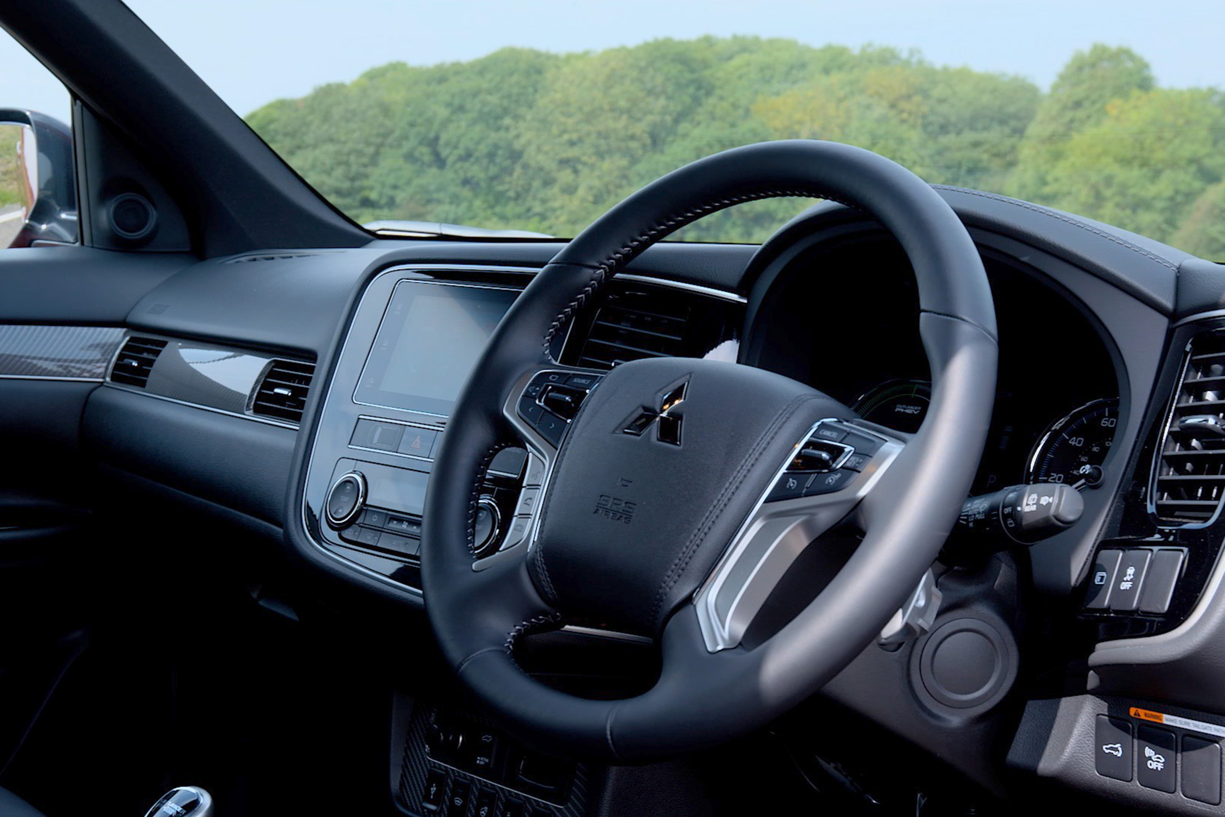 New 2019 Mitsubishi Outlander PHEV interior