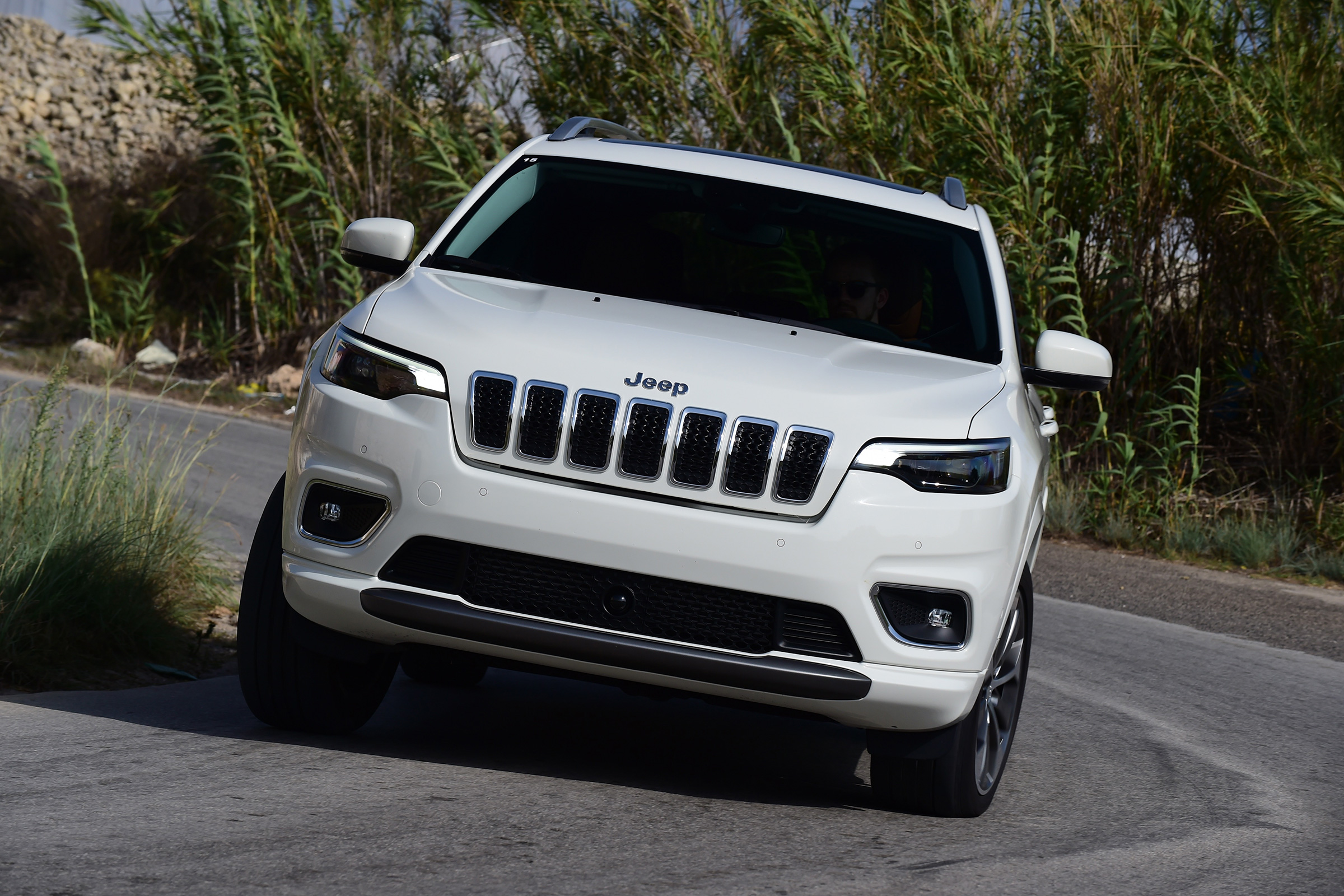 Jeep Cherokee - front