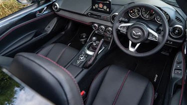 Mazda MX-5 RF - interior