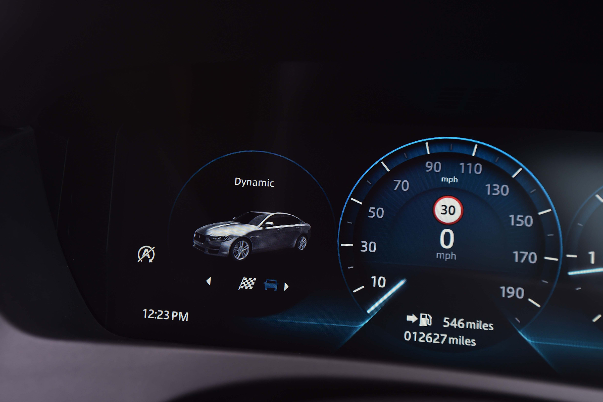 Jaguar XE - Instruments