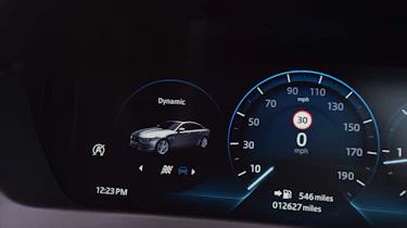 Jaguar XE - Instruments