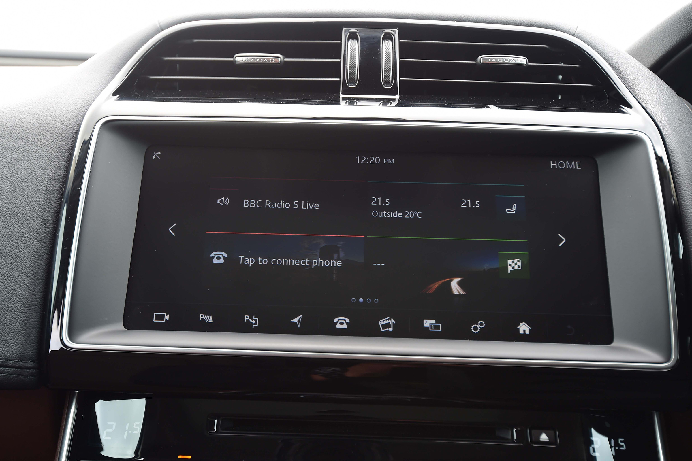 Jaguar XE - Infotainment