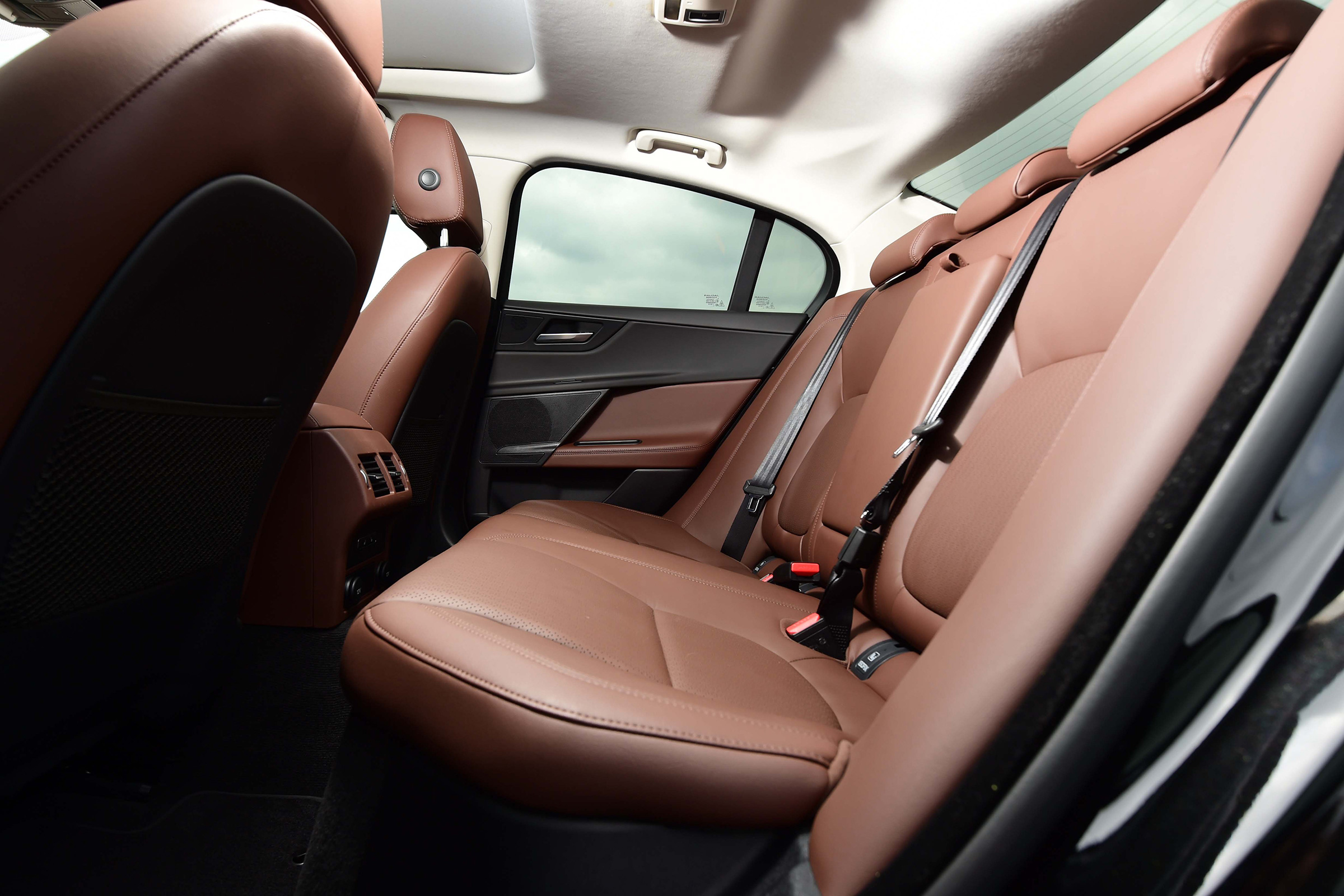 Jaguar XE - Rear Seats