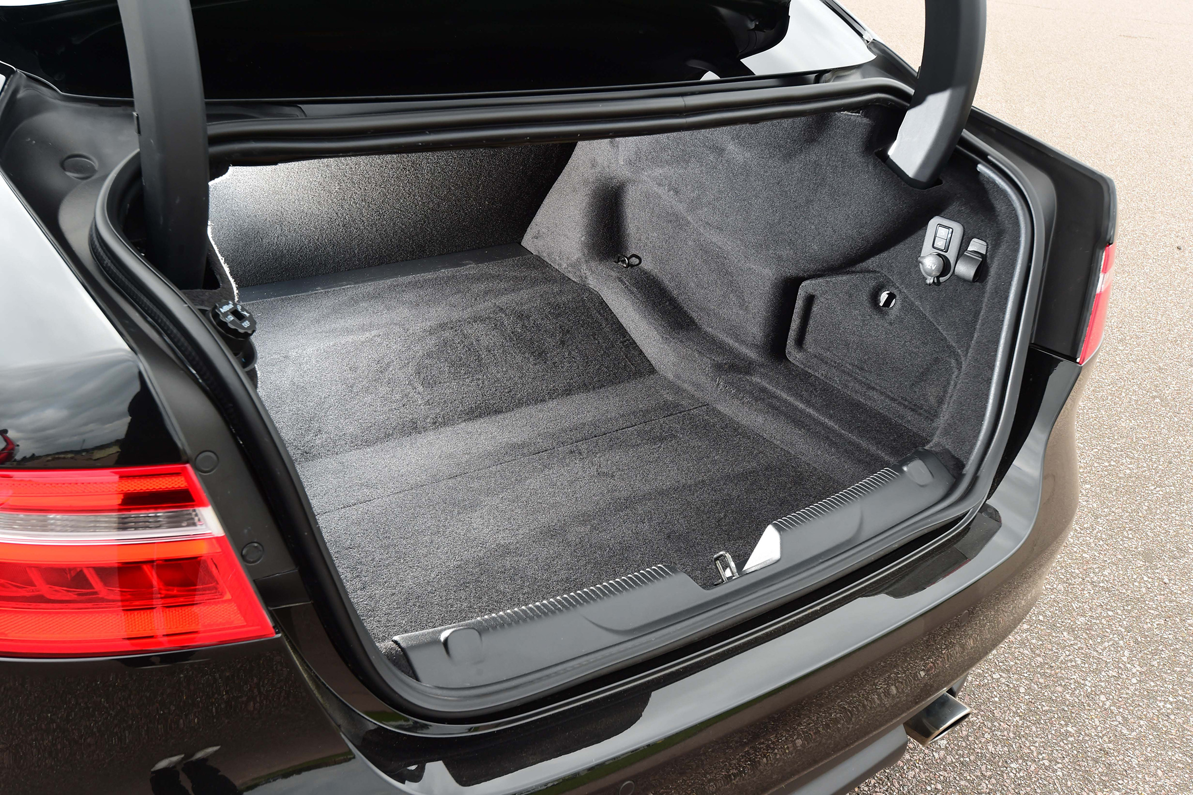 Jaguar XE - Boot