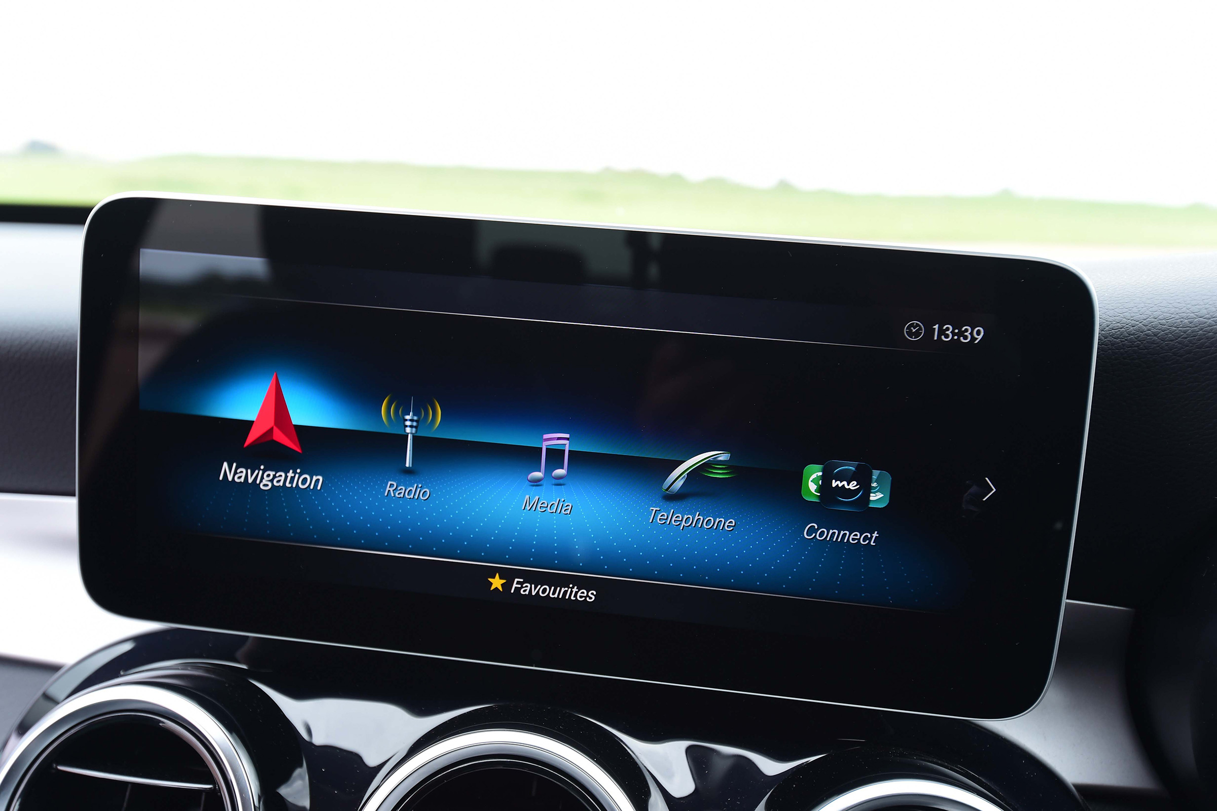 Mercedes C-Class - Infotainment