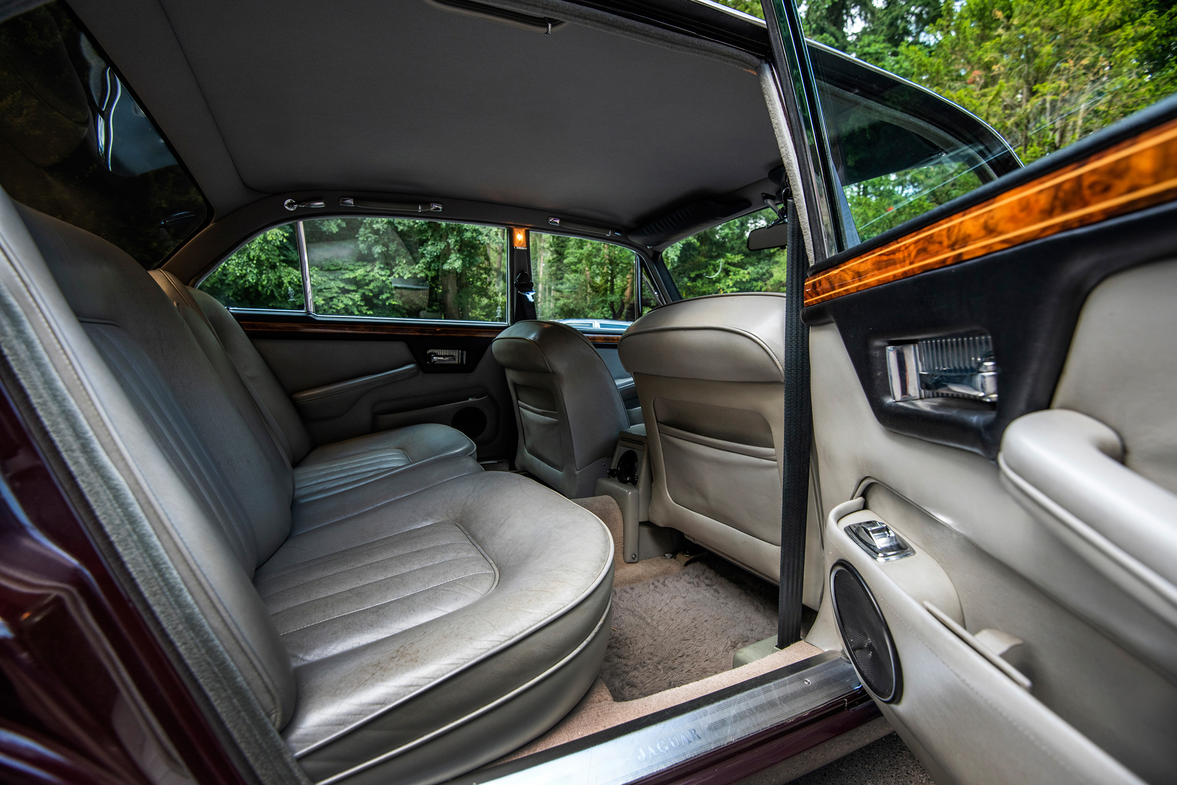 Jaguar XJ40 XJ6 Sovereign rear seats