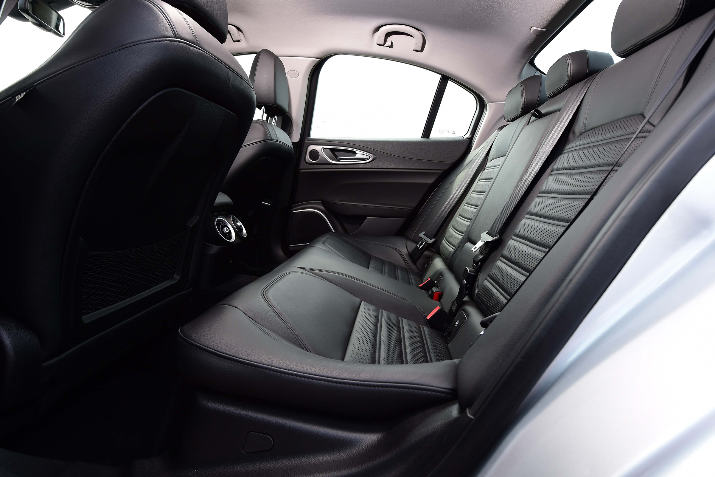Alfa Romeo Giulia - Rear Seats
