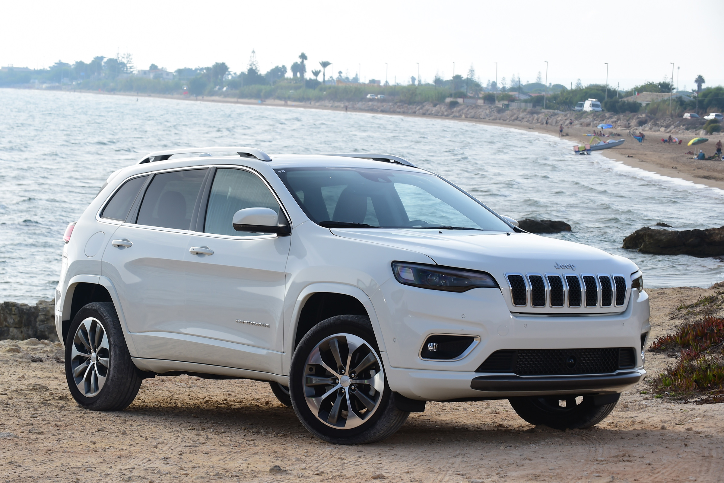 Jeep Cherokee - front