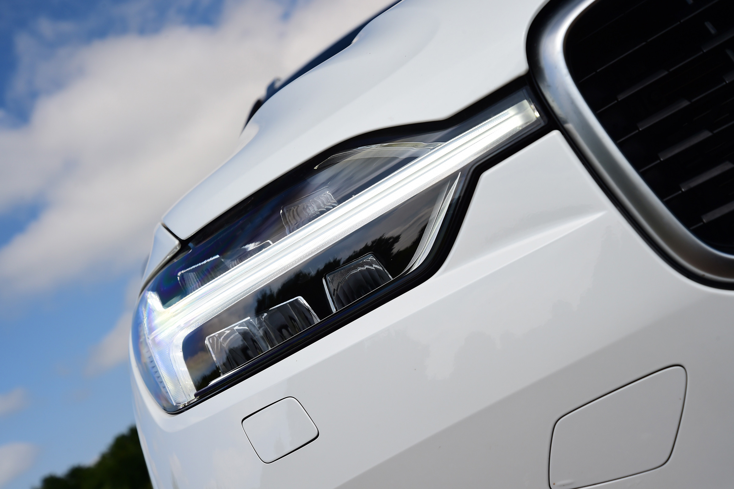 Volvo XC60 - headlight