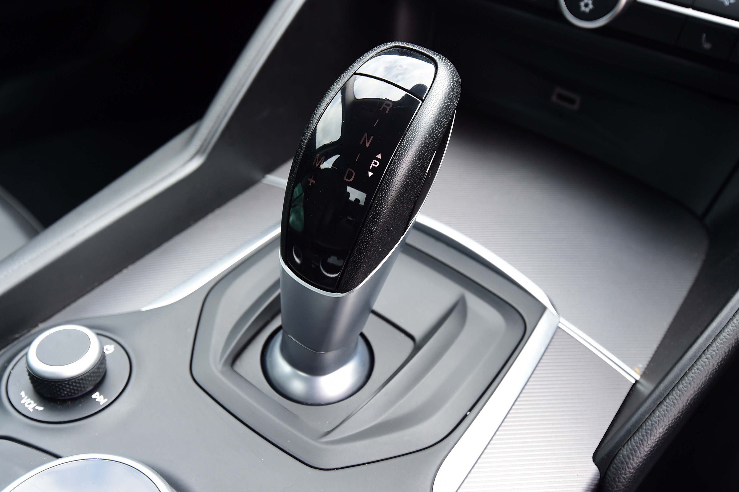 Alfa Romeo Giulia - Gearstick