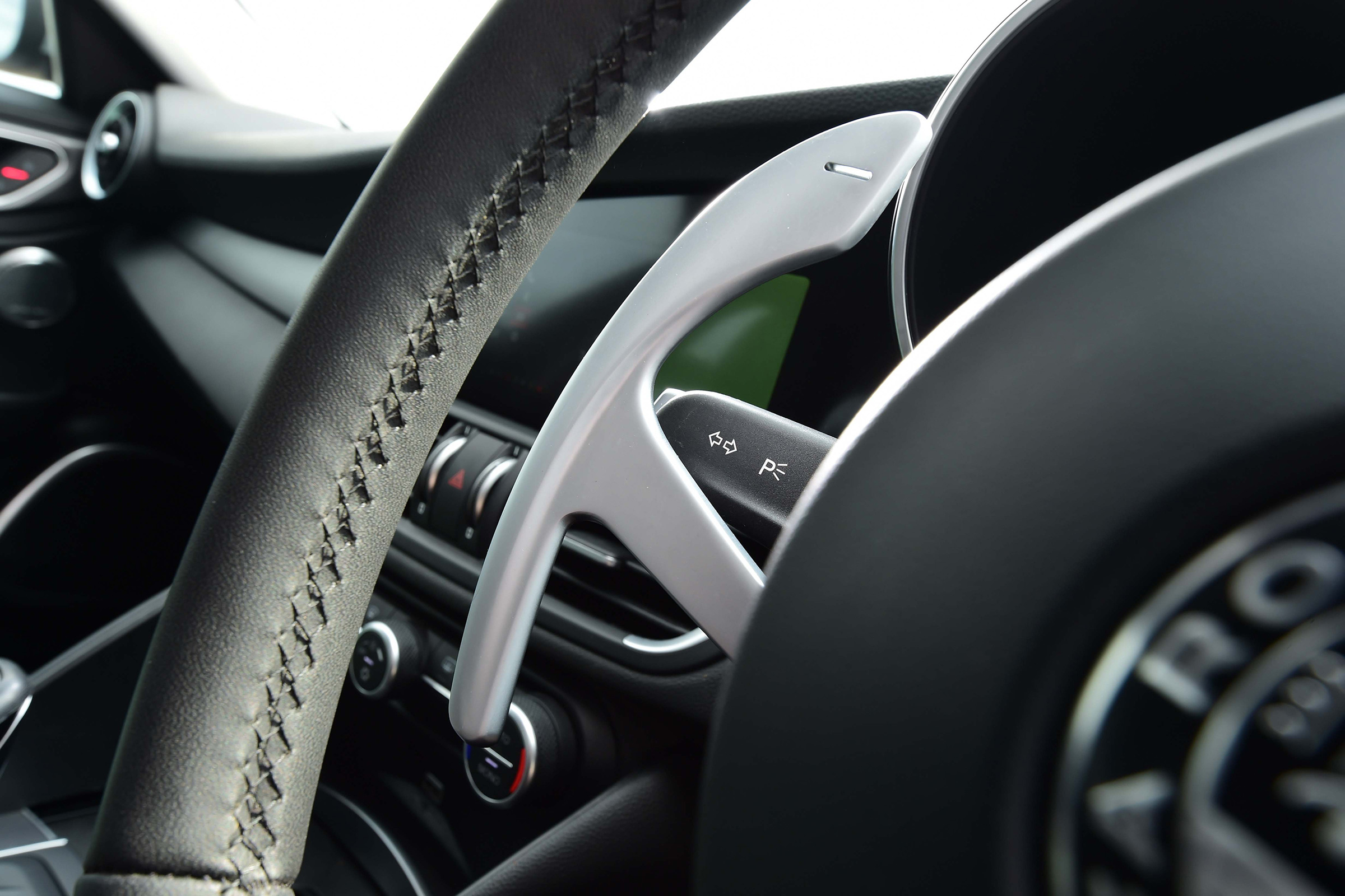 Alfa Romeo Giulia - Paddleshifter