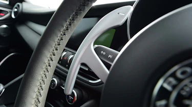 Alfa Romeo Giulia - Paddleshifter