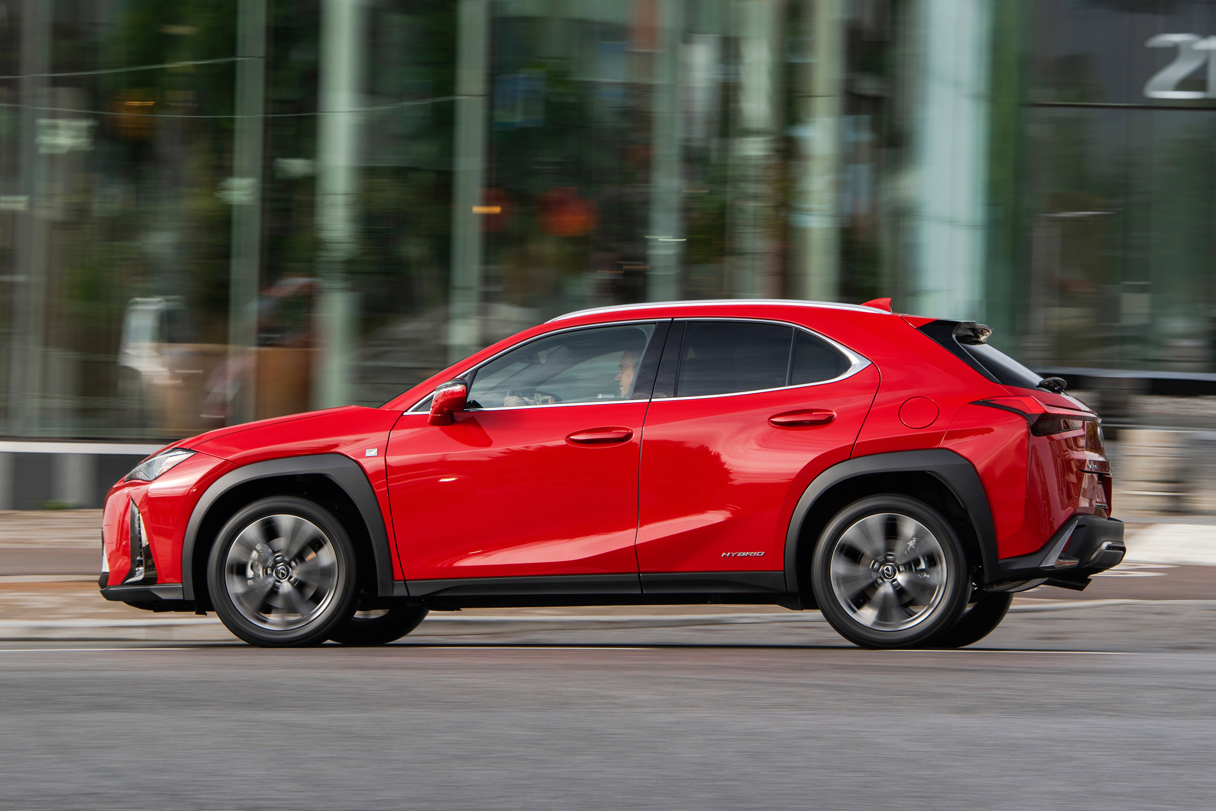 Lexus UX - profile