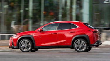Lexus UX - profile