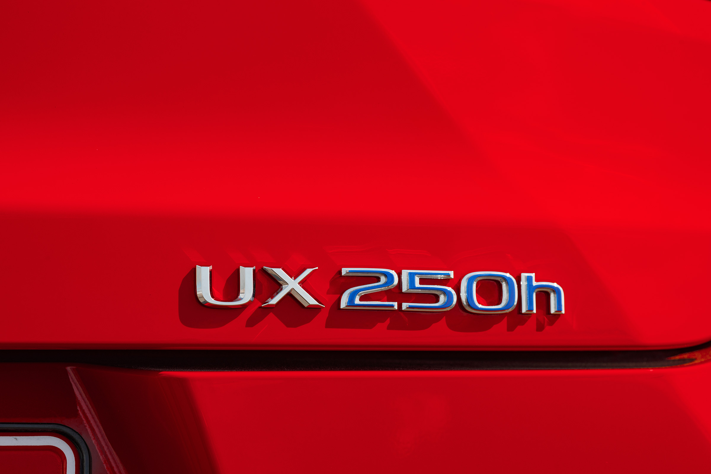 Lexus UX - badge