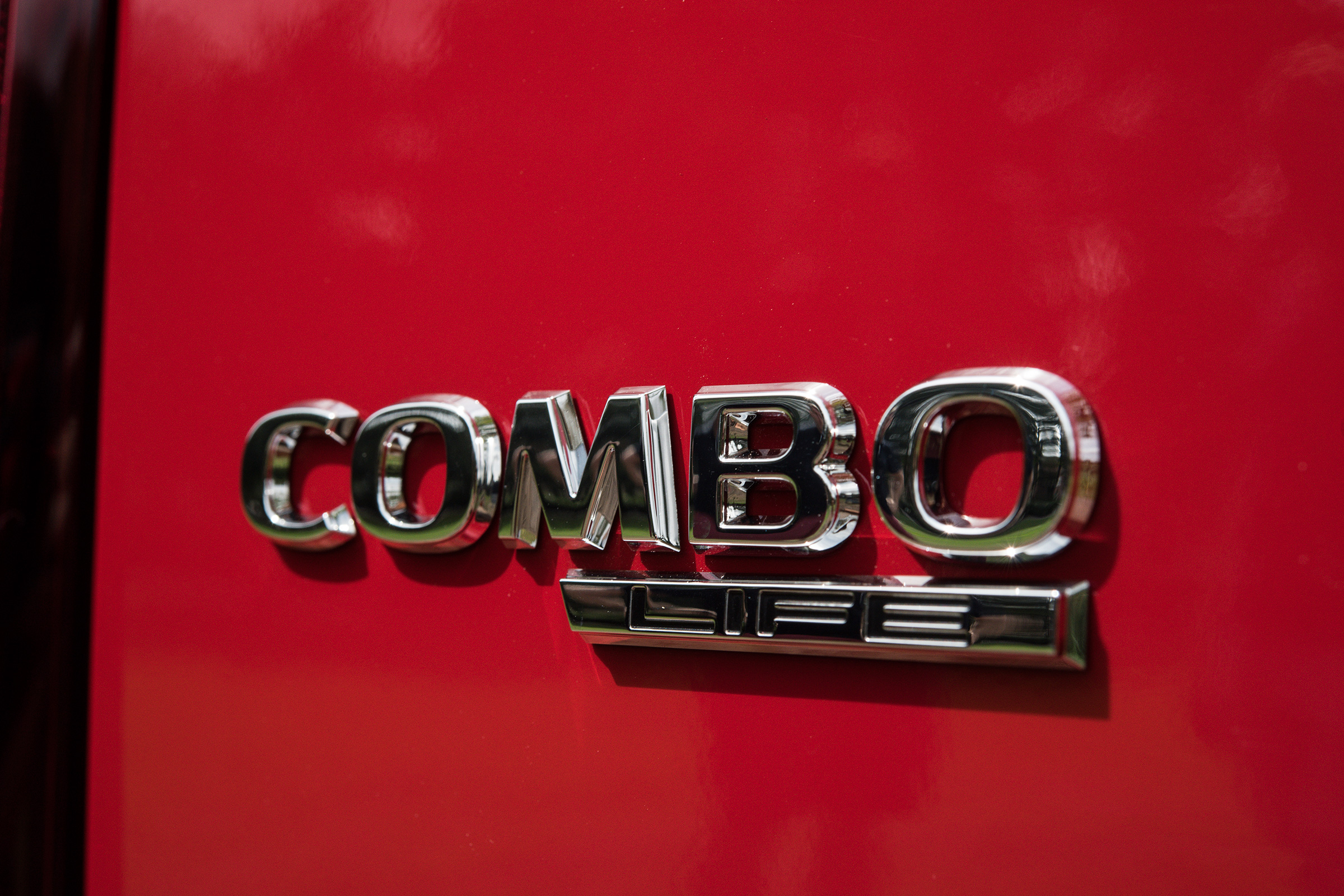 Vauxhall Combo Life - badge