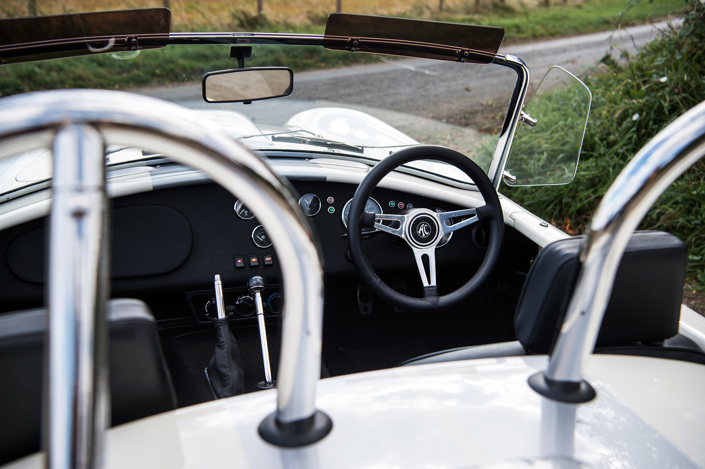 AC Cobra 378 - interior