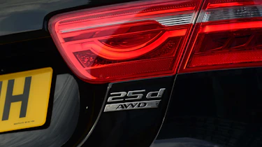 Jaguar XE - Badge