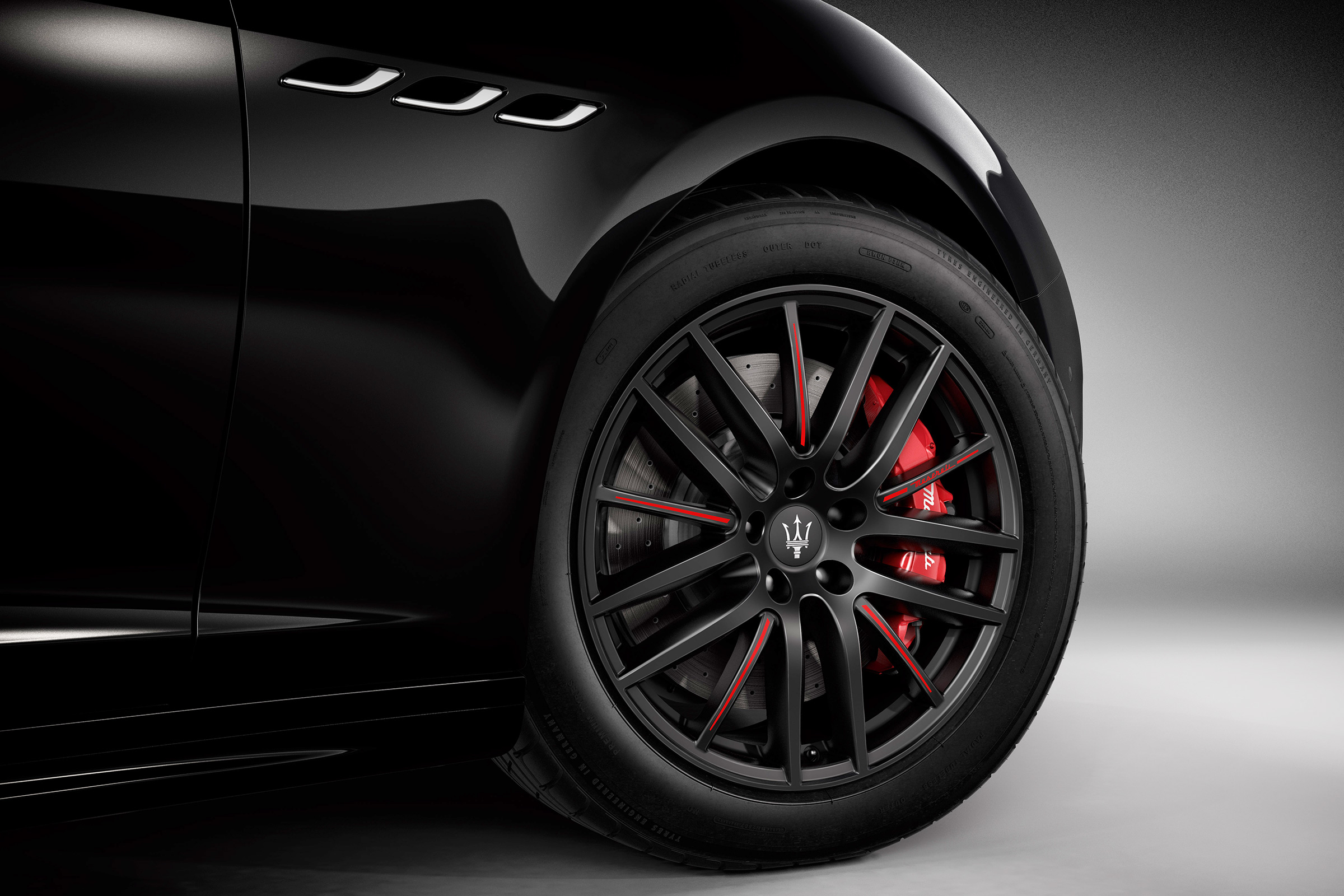Maserati Ghibli Ribelle red alloys