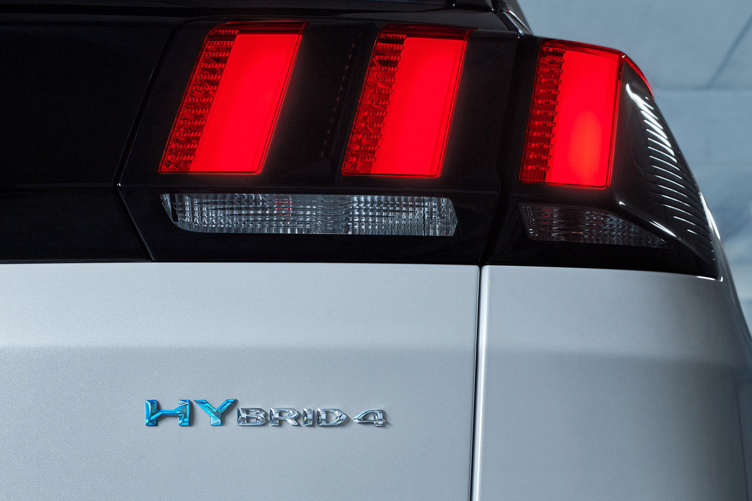 Peugeot 3008 hybrid badge detail