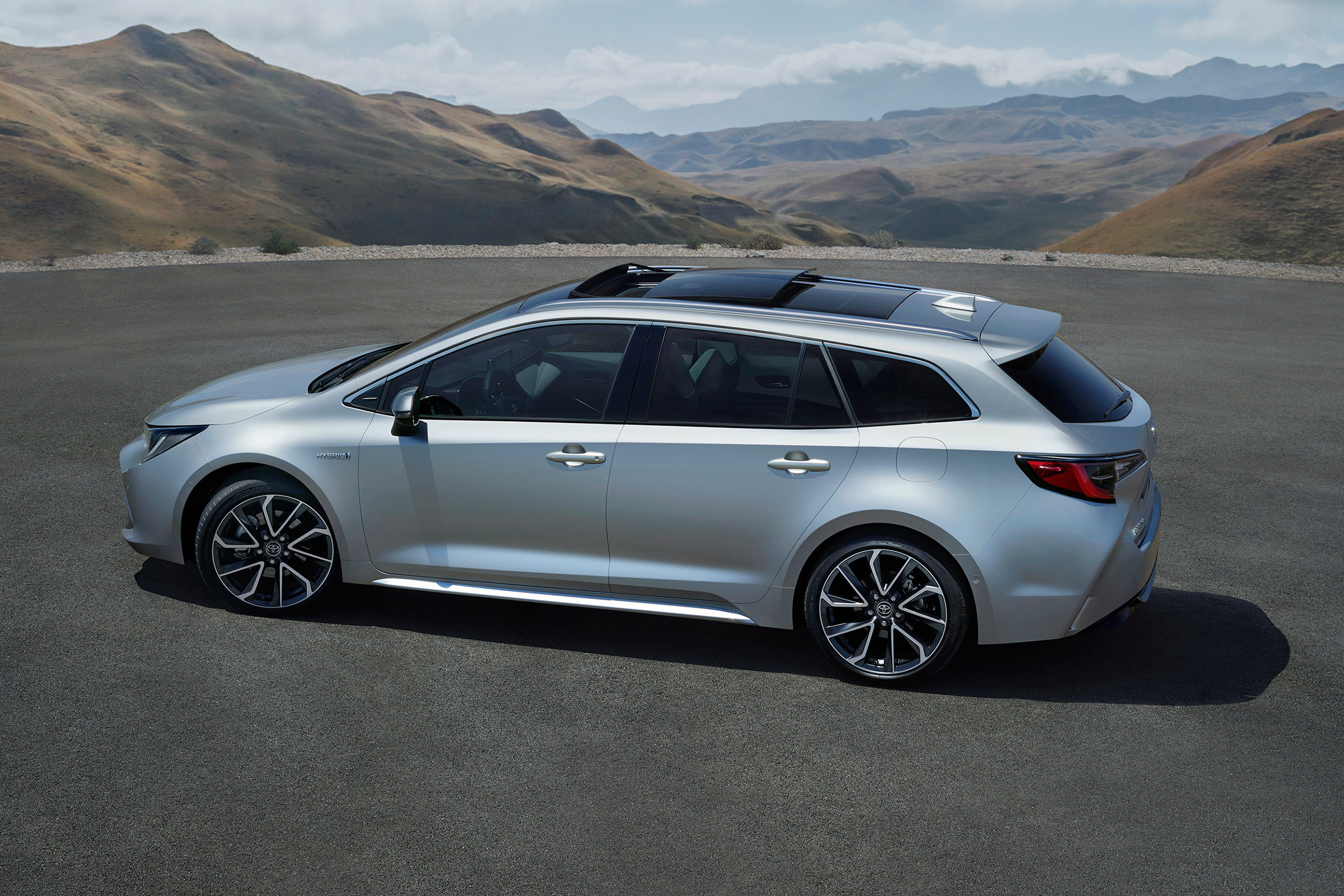Toyota Corolla Touring Sports estate – side