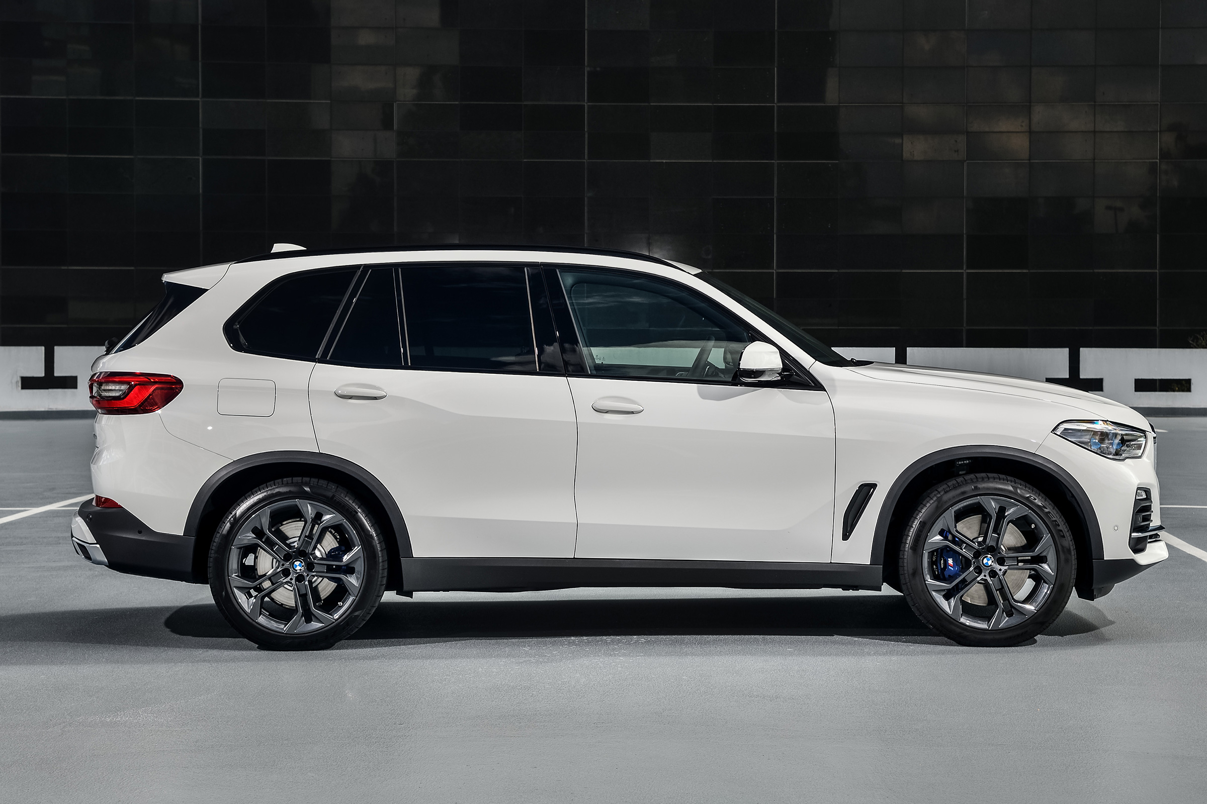BMW X5 - Side