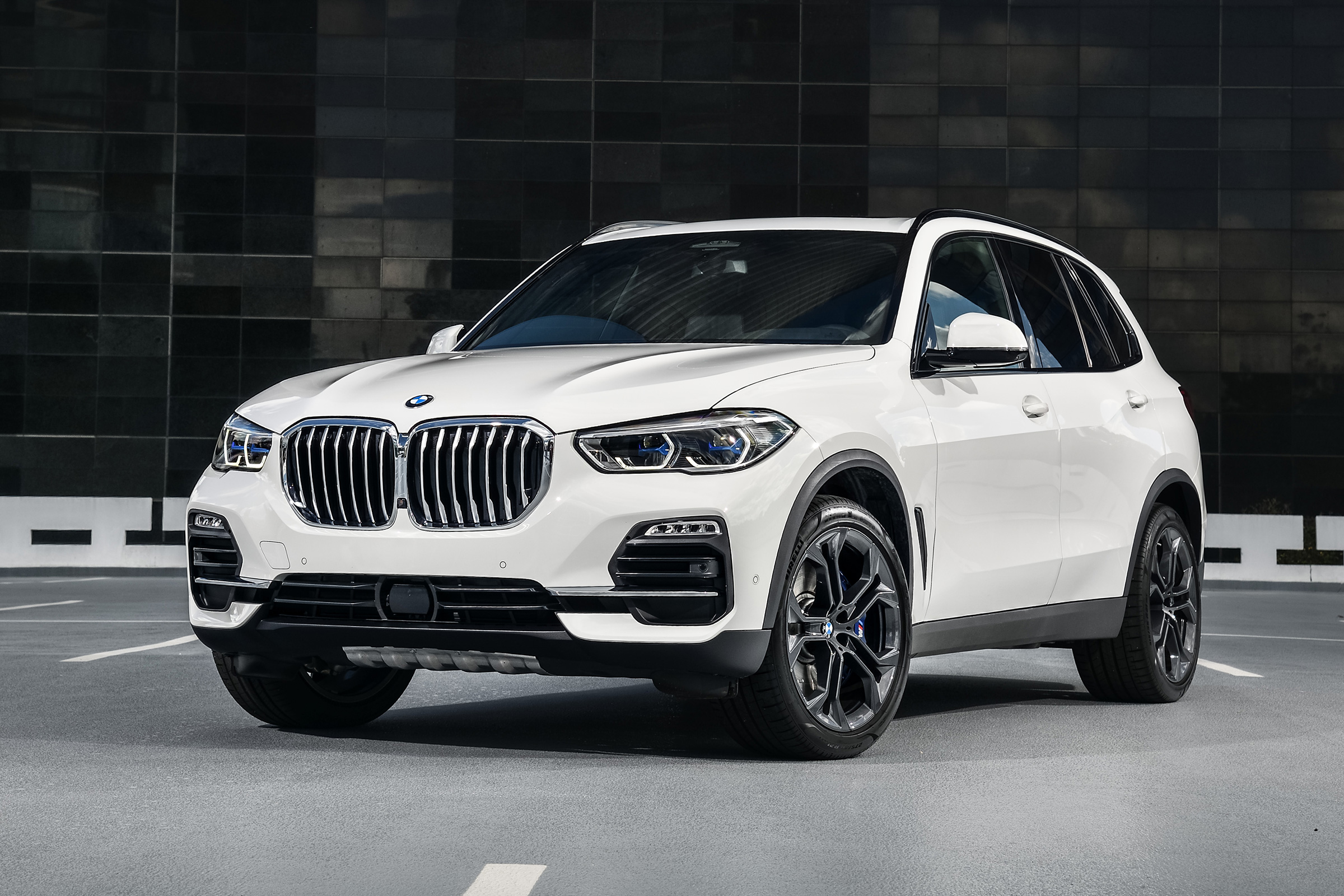 BMW X5 - Front 3/4 Quarters