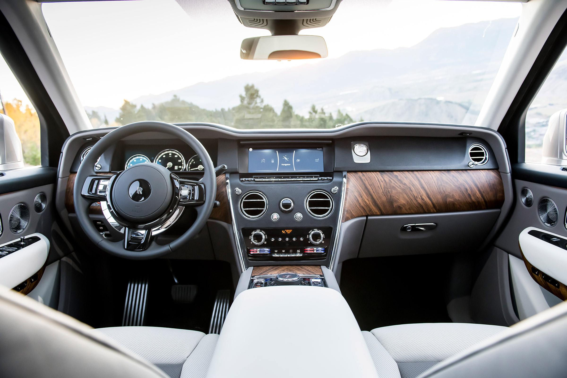Rolls-Royce Cullinan - dash
