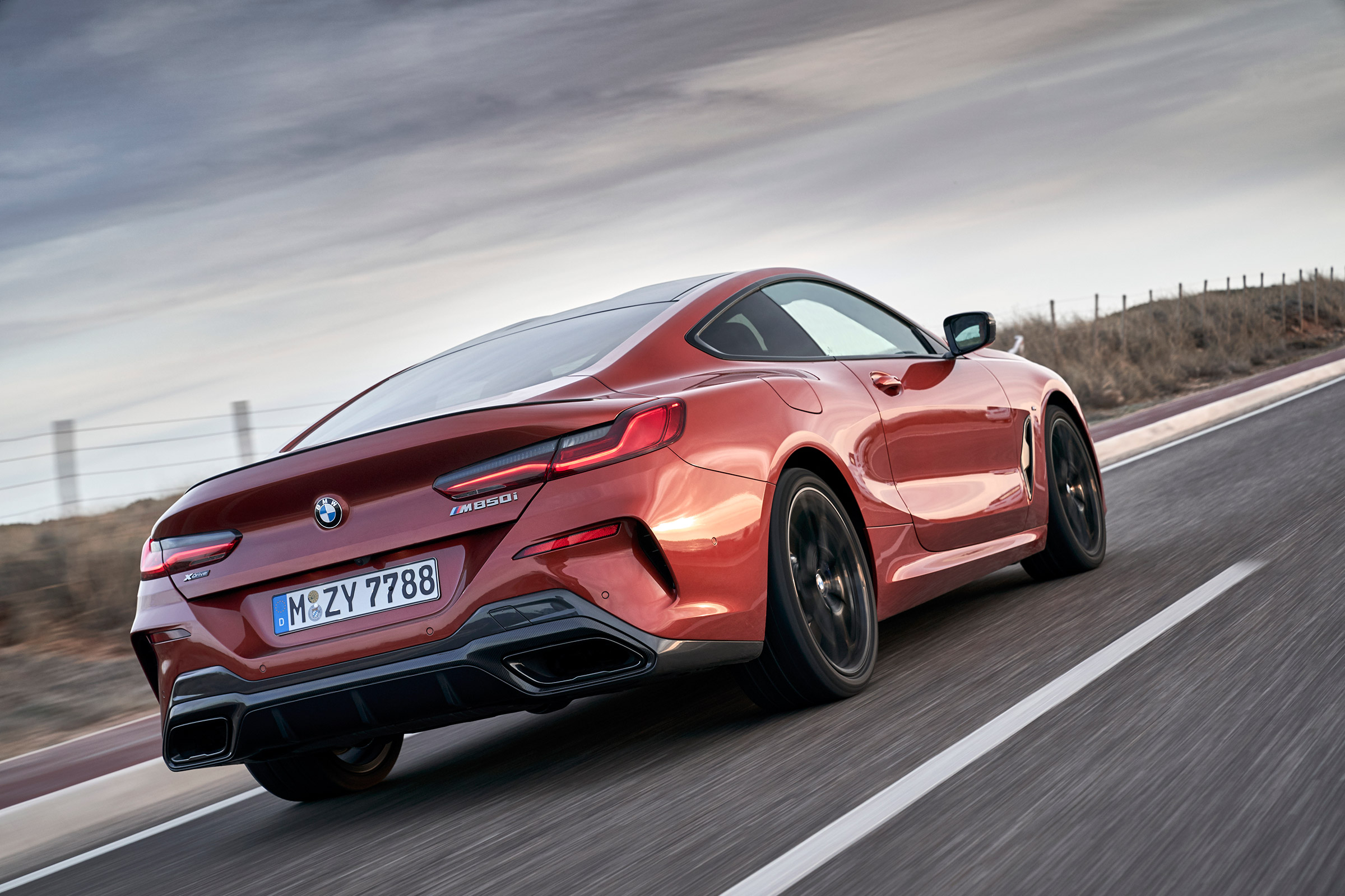 BMW 8 Series - rear tracking