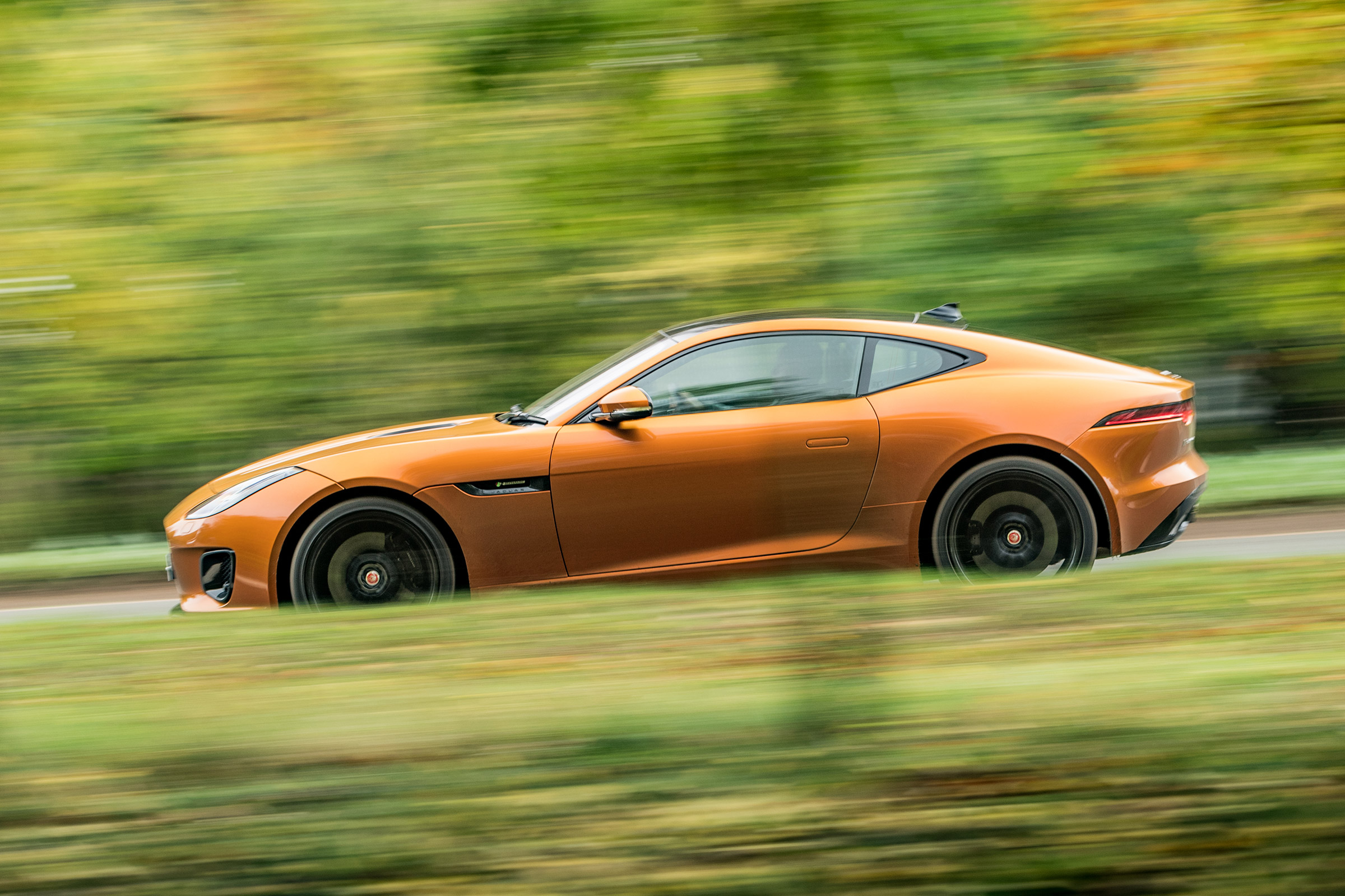 Jaguar F-Type P380 - side