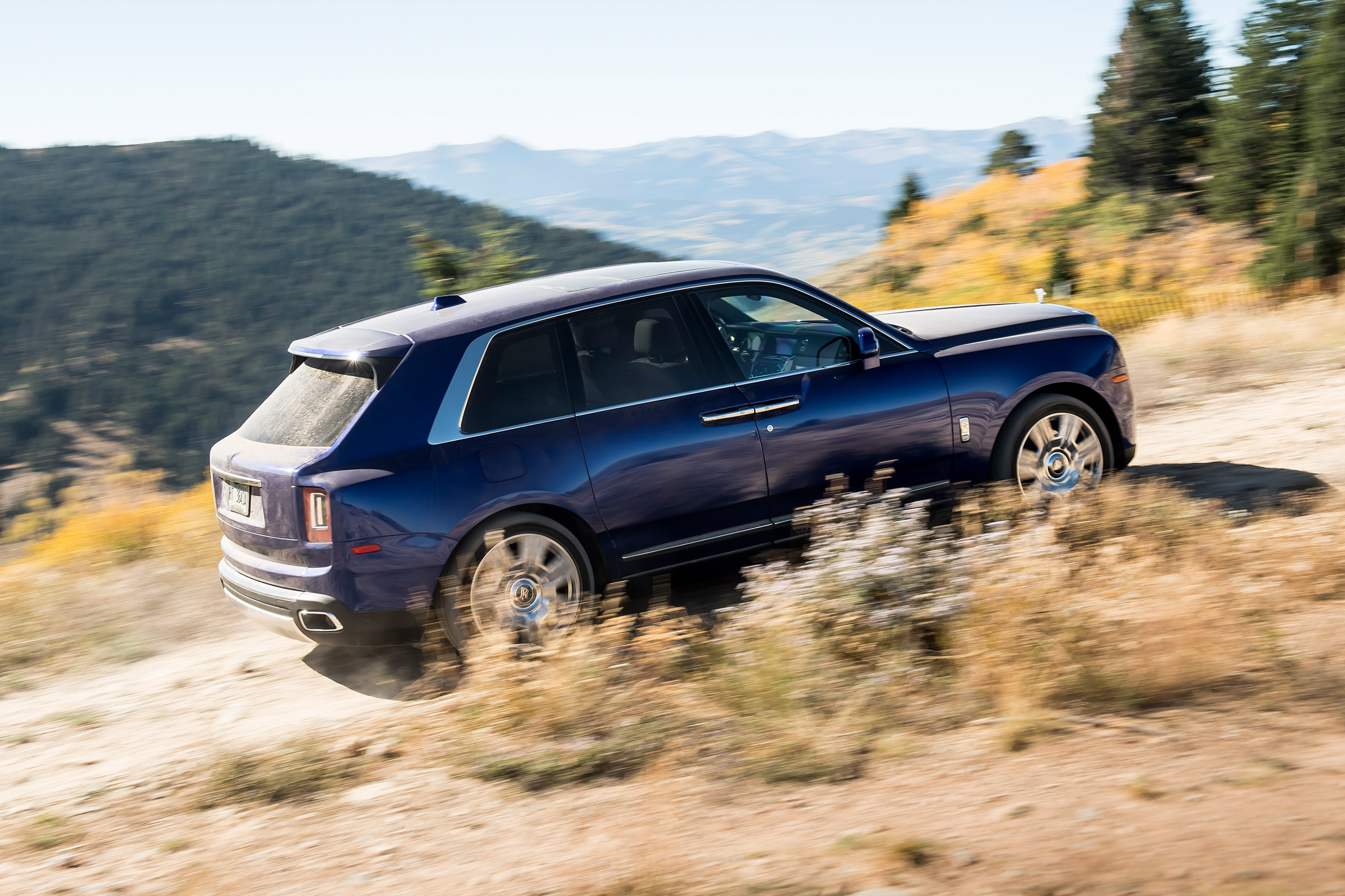 Rolls-Royce Cullinan - side