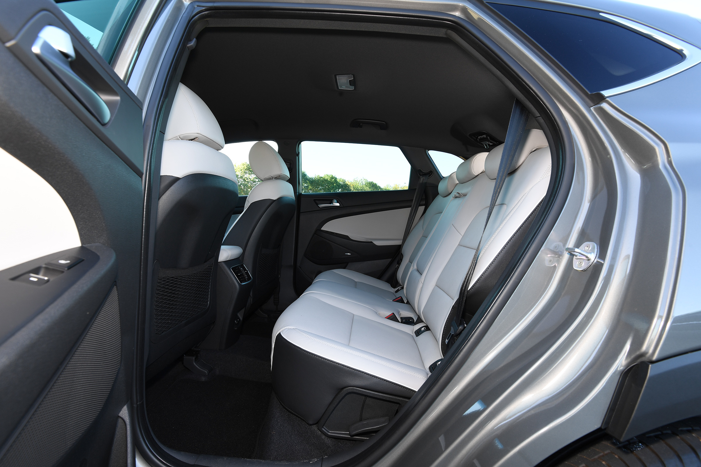 Hyundai Tucson 48v - rear seats