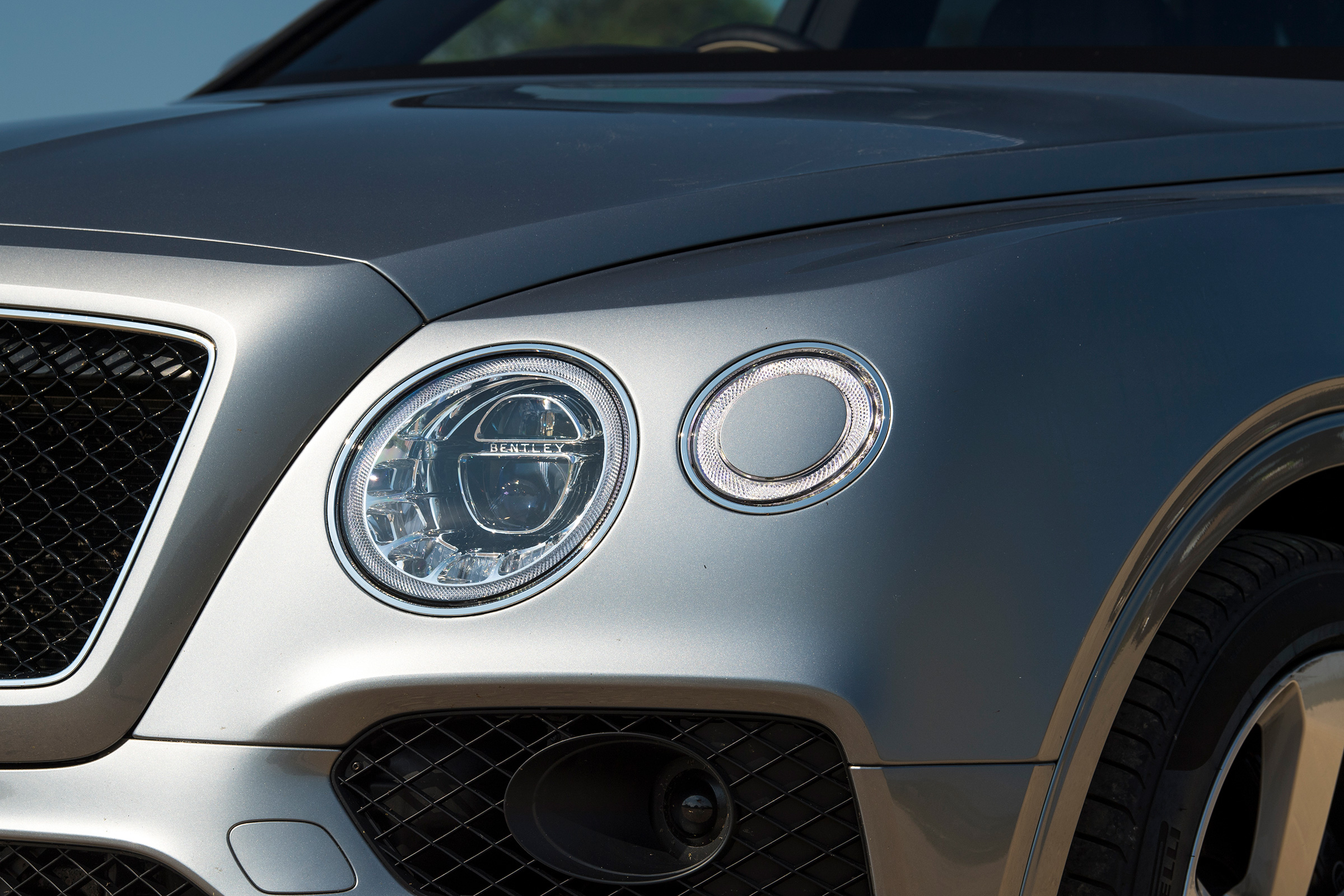 Bentley Bentayga V8 - Headlight