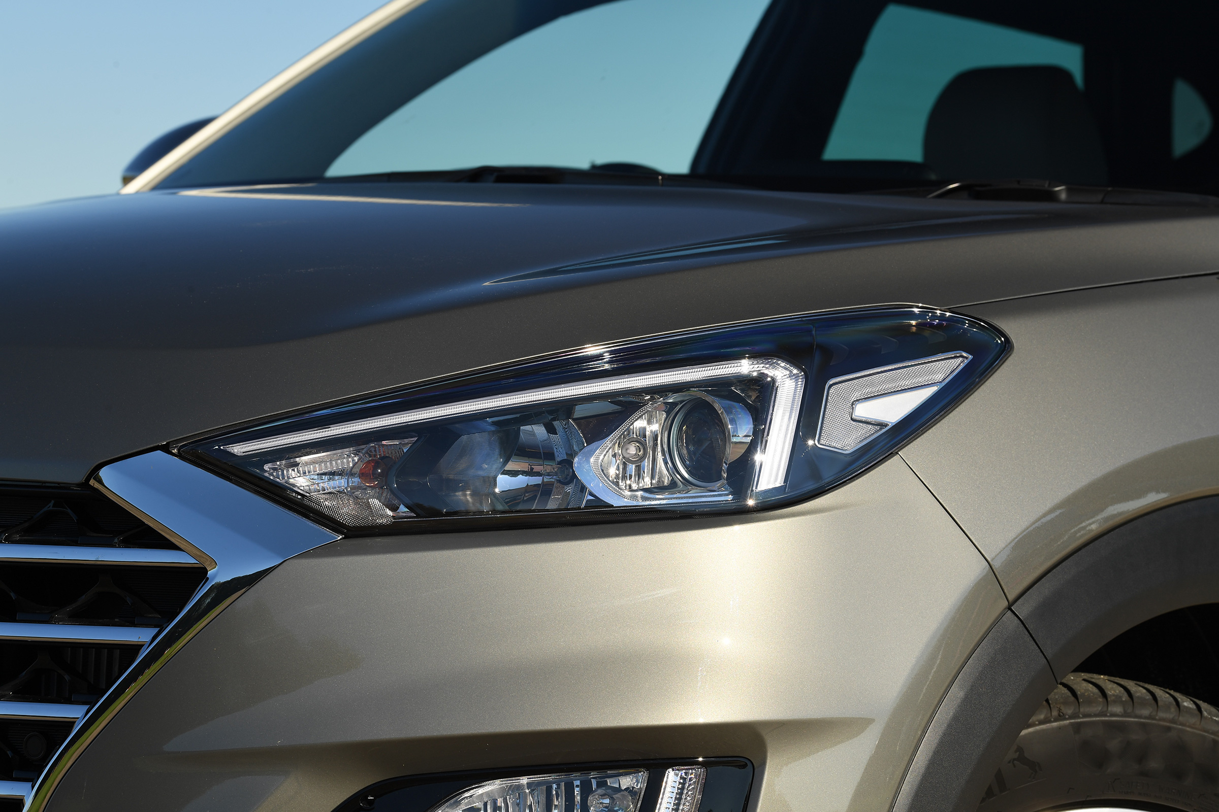 Hyundai Tucson 48v - headlight