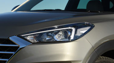 Hyundai Tucson 48v - headlight