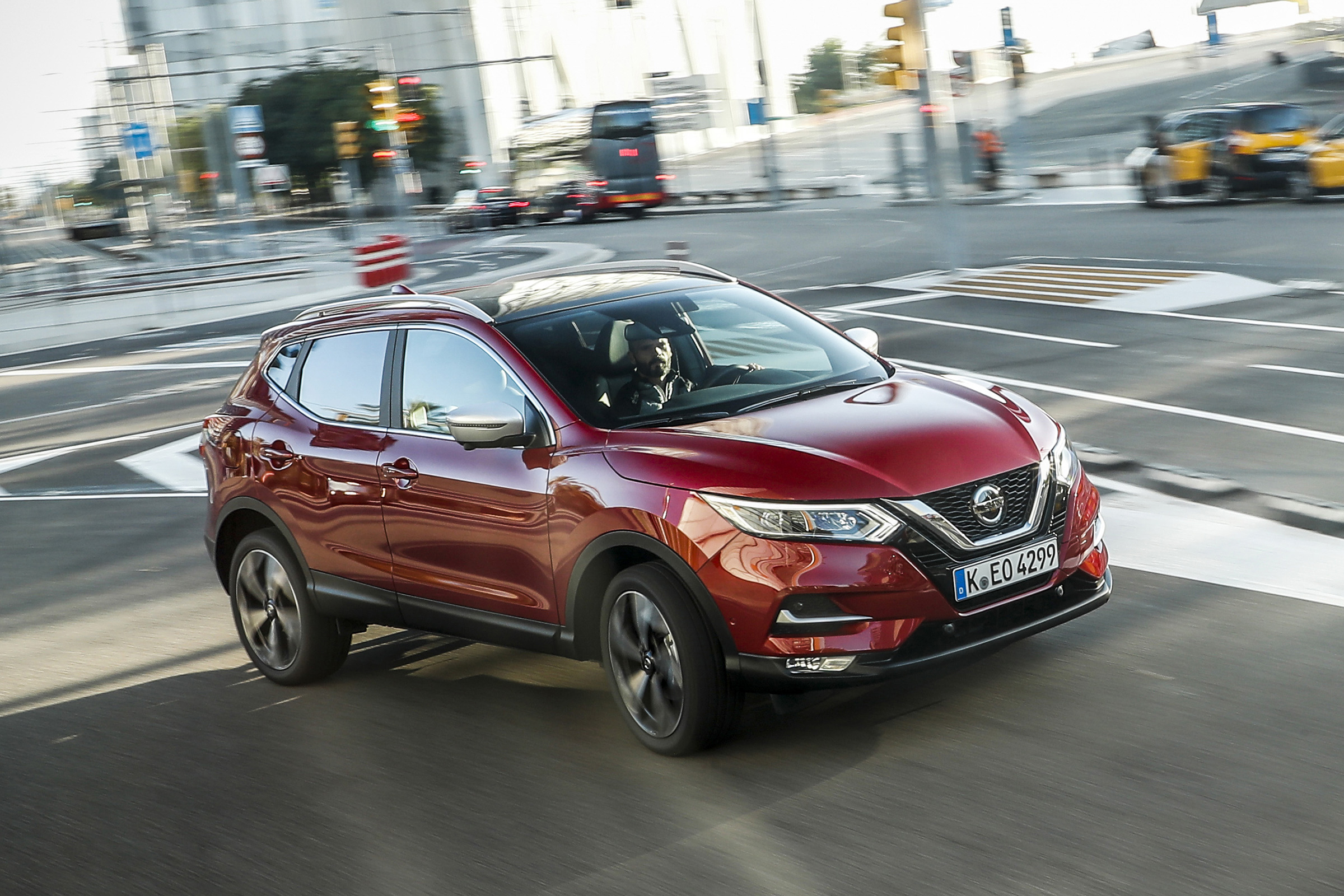 Nissan Qashqai - front turning