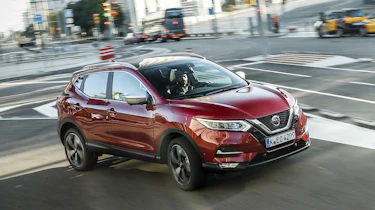 Nissan Qashqai - front turning