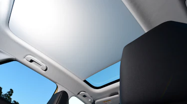 Vauxhall Grandland X - panoramic roof