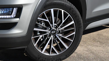 Hyundai Tucson 48v - wheel