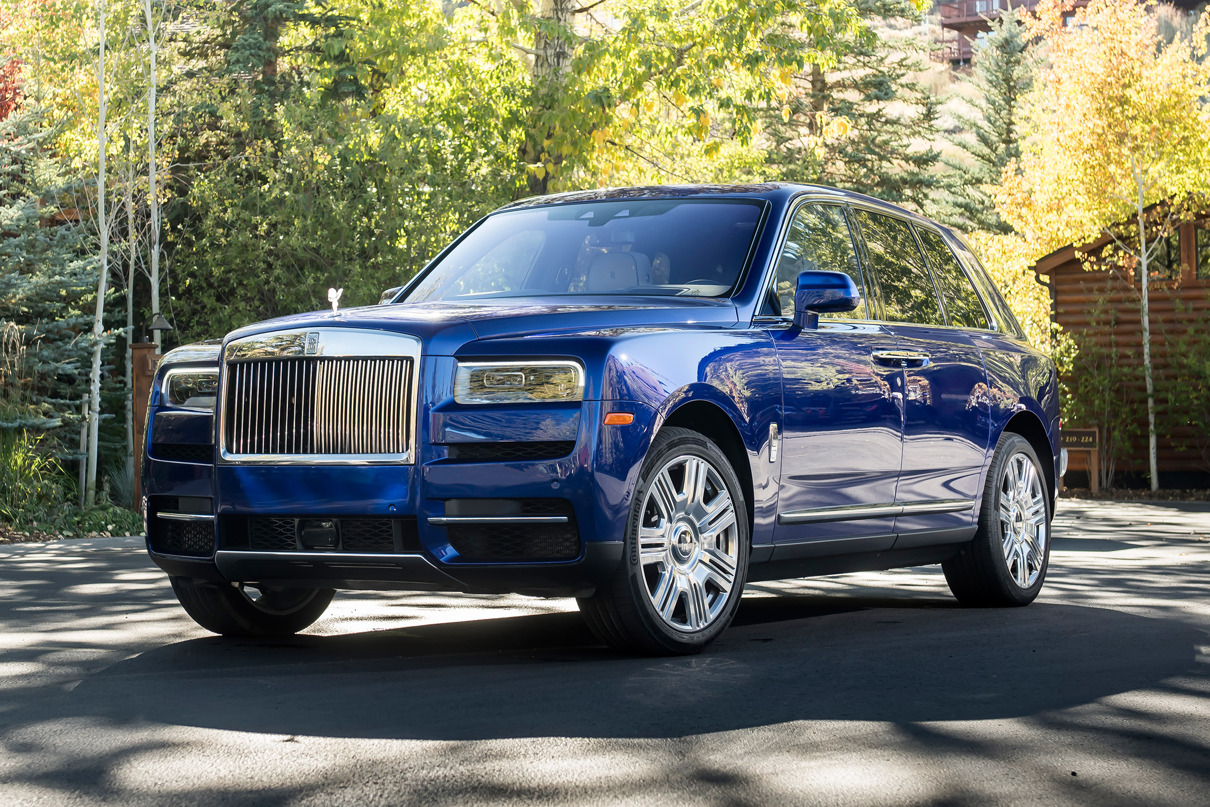Rolls-Royce Cullinan - front static