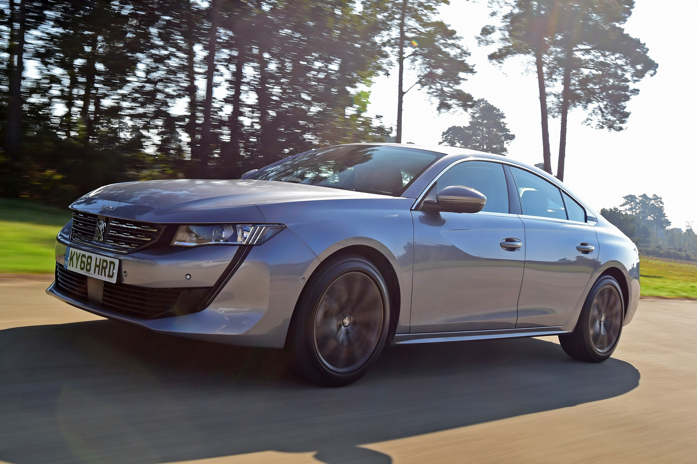 Peugeot 508 fastback -  front tracking