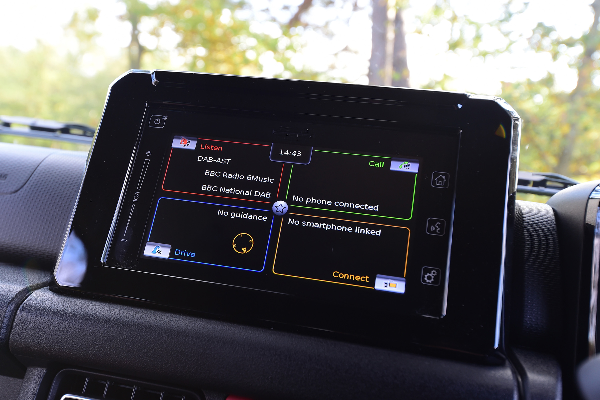 Suzuki Jimny - infotainment