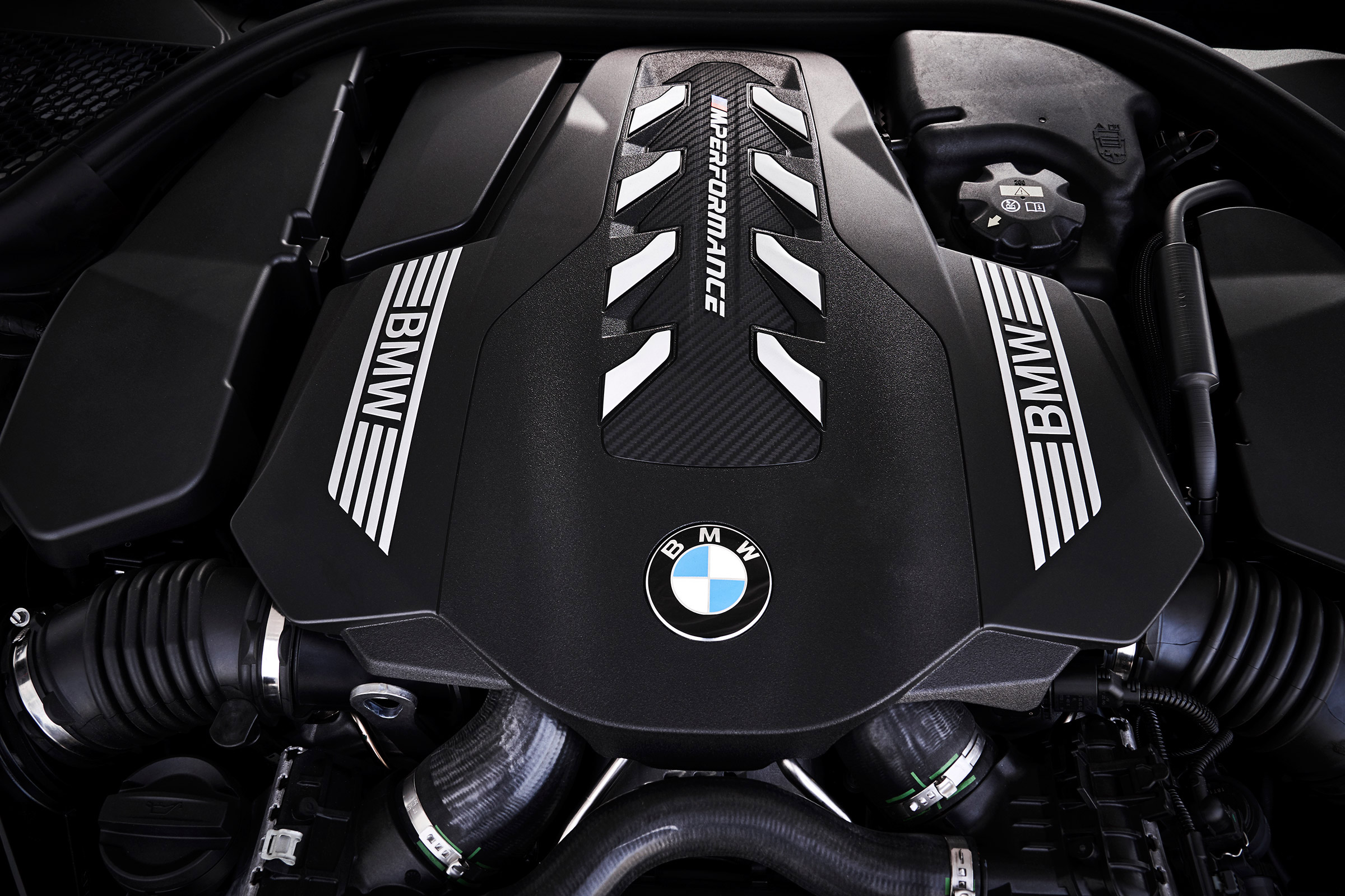 BMW 8 Series - engine