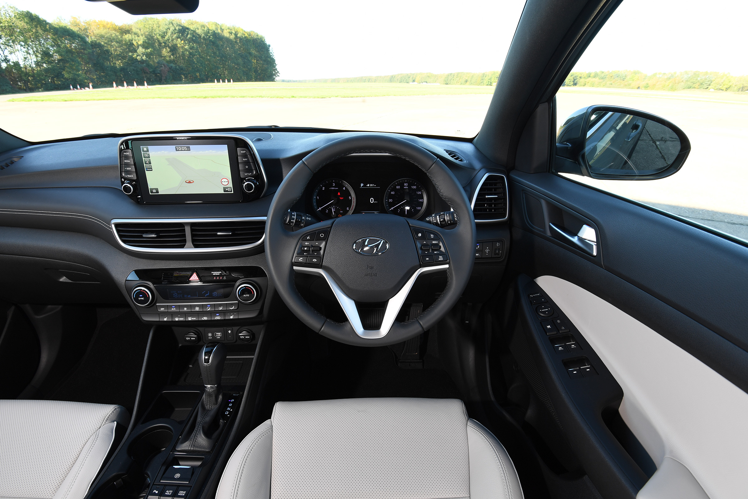 Hyundai Tucson 48v - interior