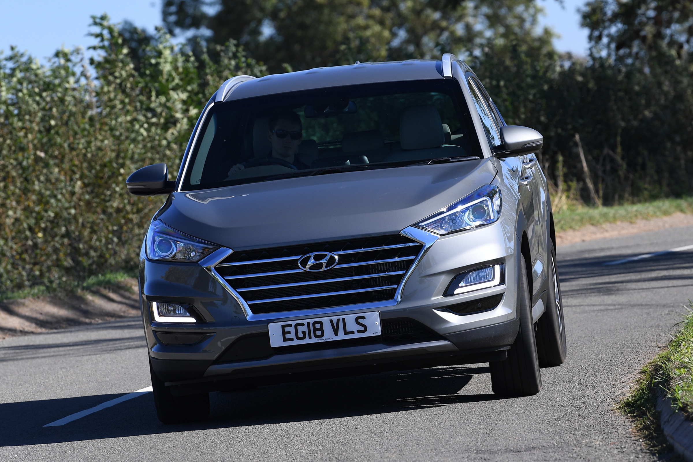 Hyundai Tucson 48v - front cornering
