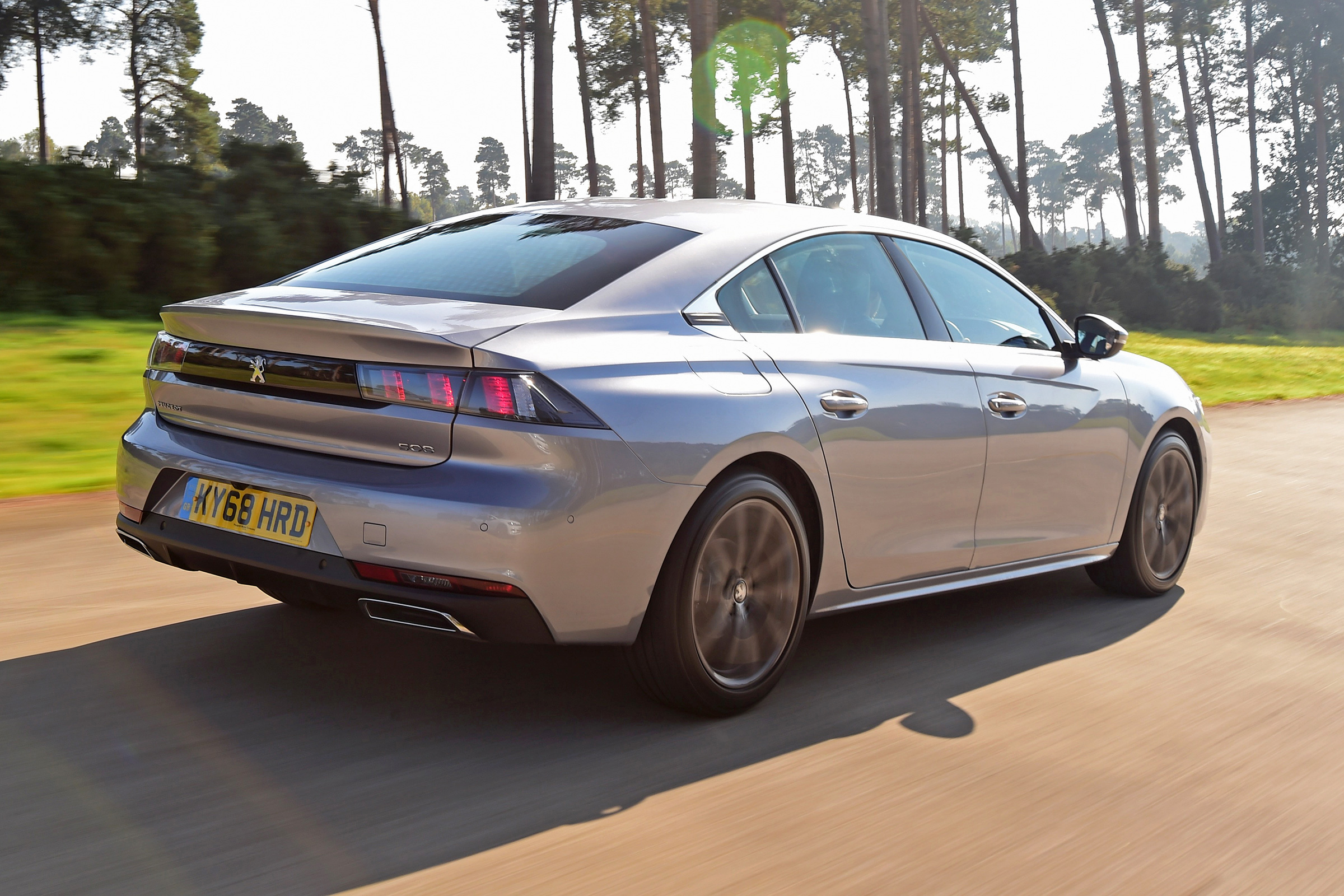 Peugeot 508 Fastback - rear tracking