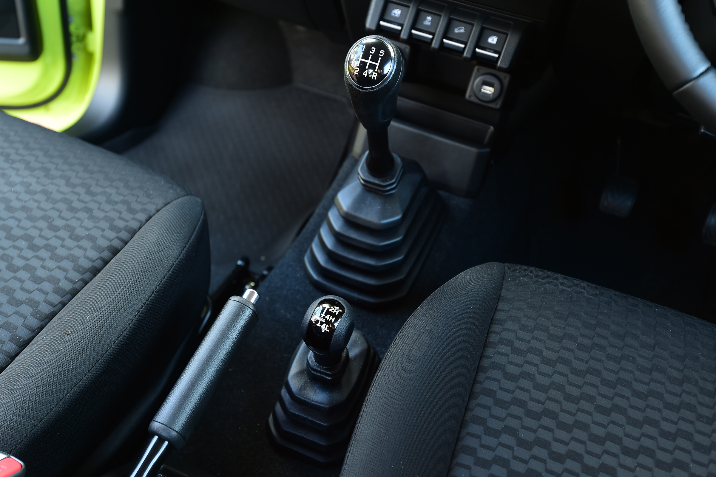 Suzuki Jimny - gearstick