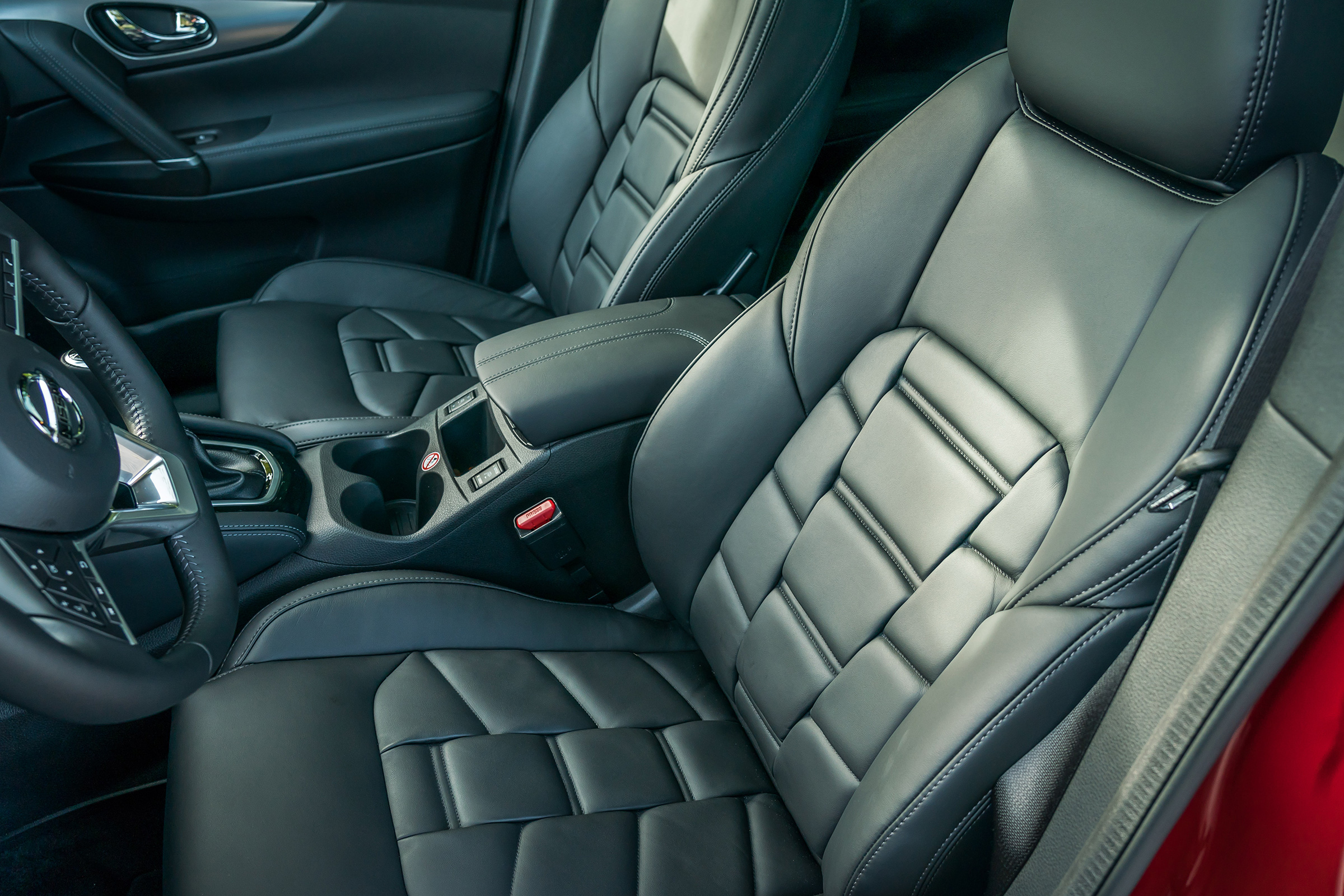 Nissan Qashqai - front seats