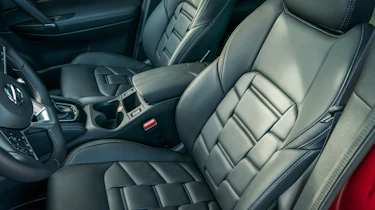 Nissan Qashqai - front seats
